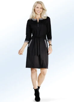 Attraktives Kleid Mit Bindegürtel