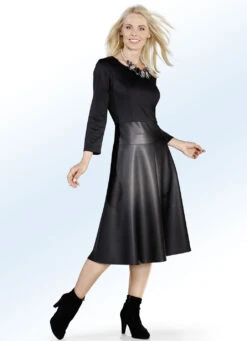 Bezauberndes Kleid In Schwingender Schlupfform