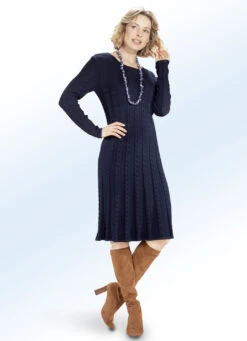 Figur Betonendes Strick-Kleid
