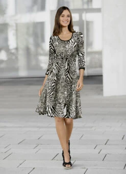 Kleid In Schwingender Form