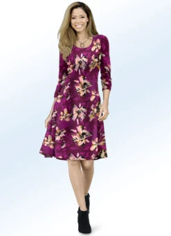 Kleid In Schwingender Schlupfform