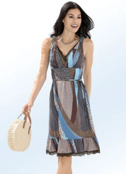 Kleid Mit Attraktivem Spitzenabschluss