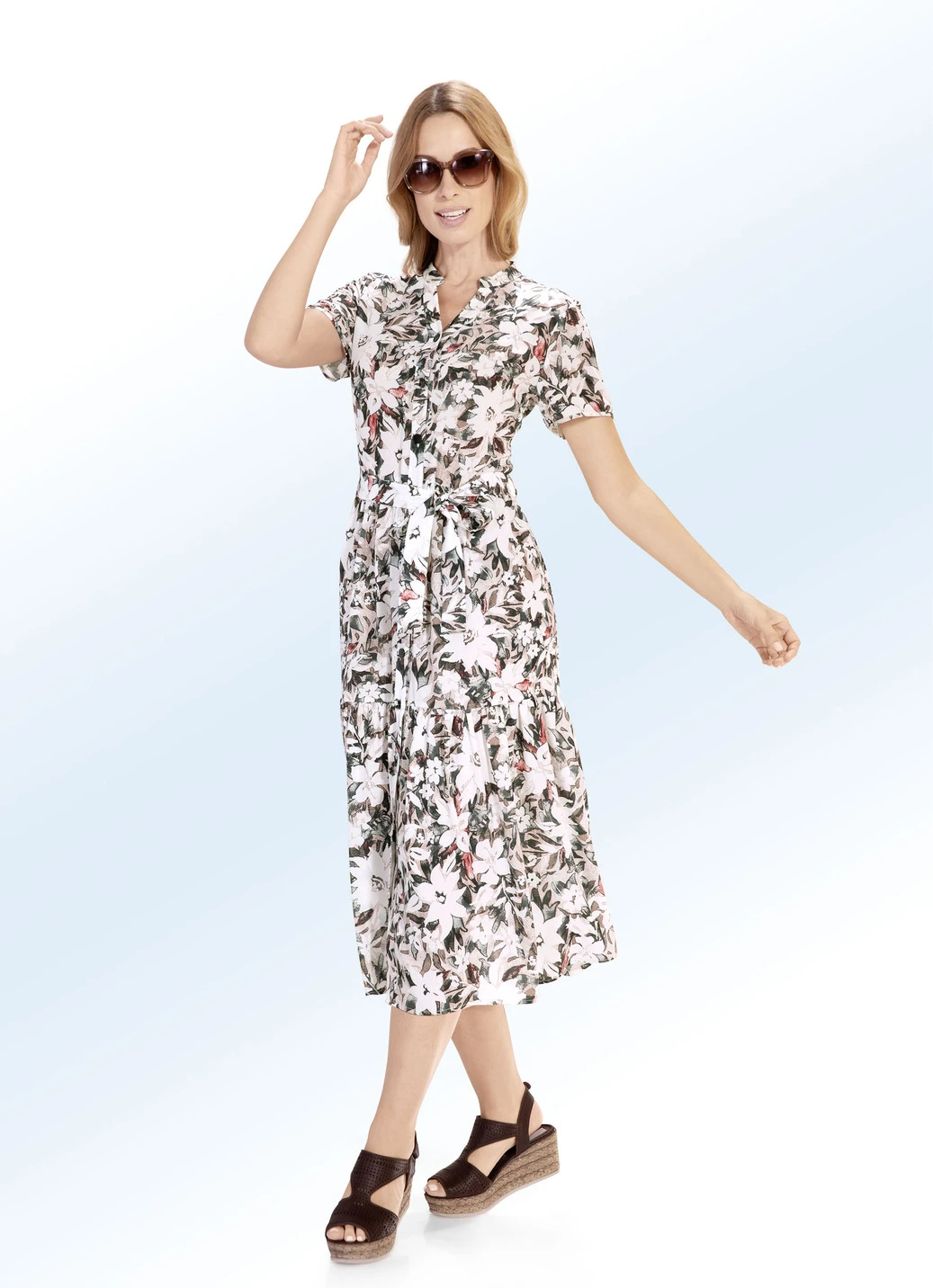 Kleid Mit Bindegürtel Und Schmuckknopfleiste 3 Kleid Mit Bindegürtel Und Schmuckknopfleiste