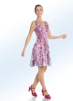 Kleid Mit Breiten Trägern