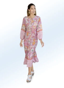 Kleid Mit Gesmokten Abschlüssen