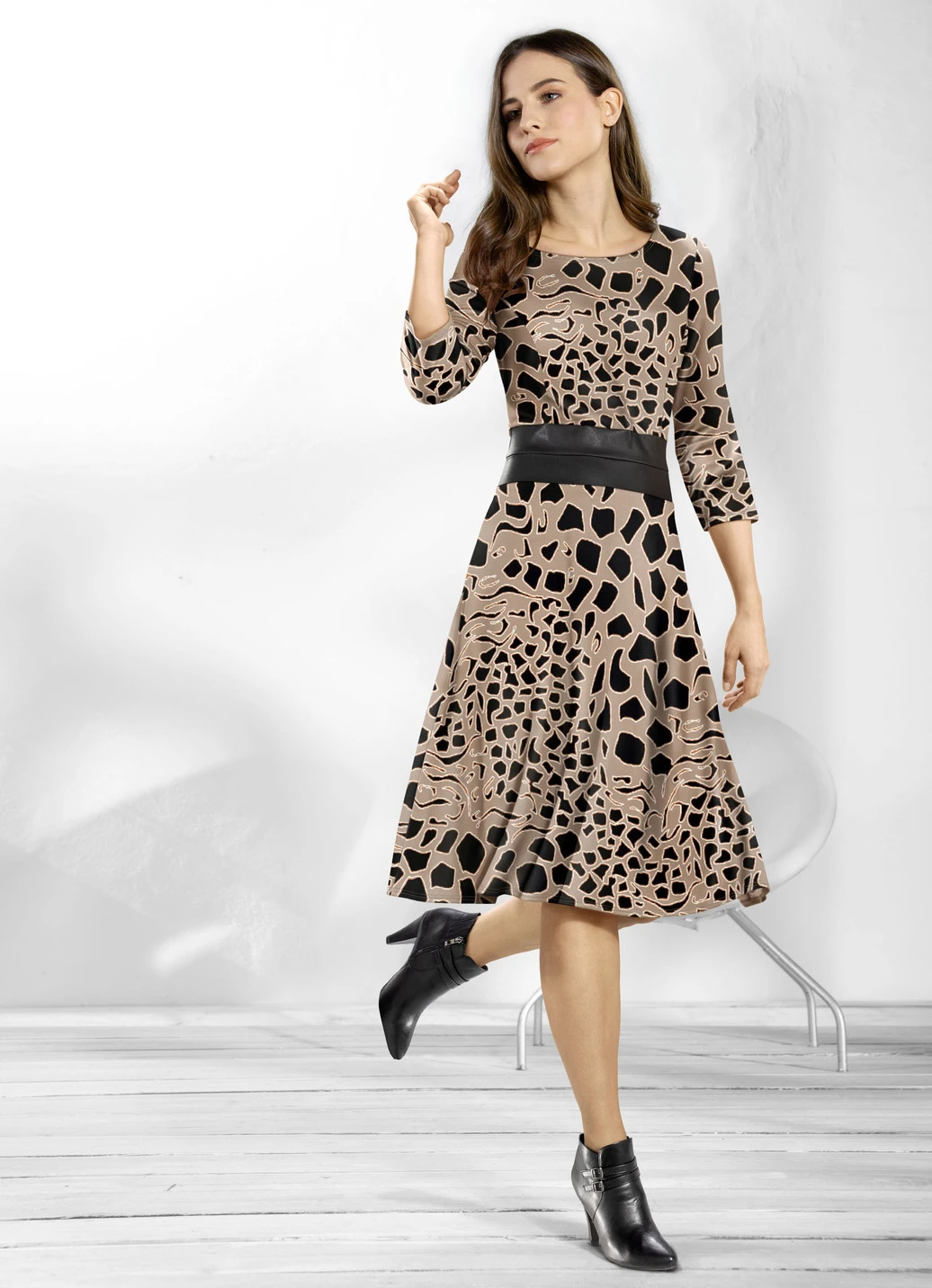 Kleid Mit Lederimitateinsatz 3 Kleid Mit Lederimitateinsatz