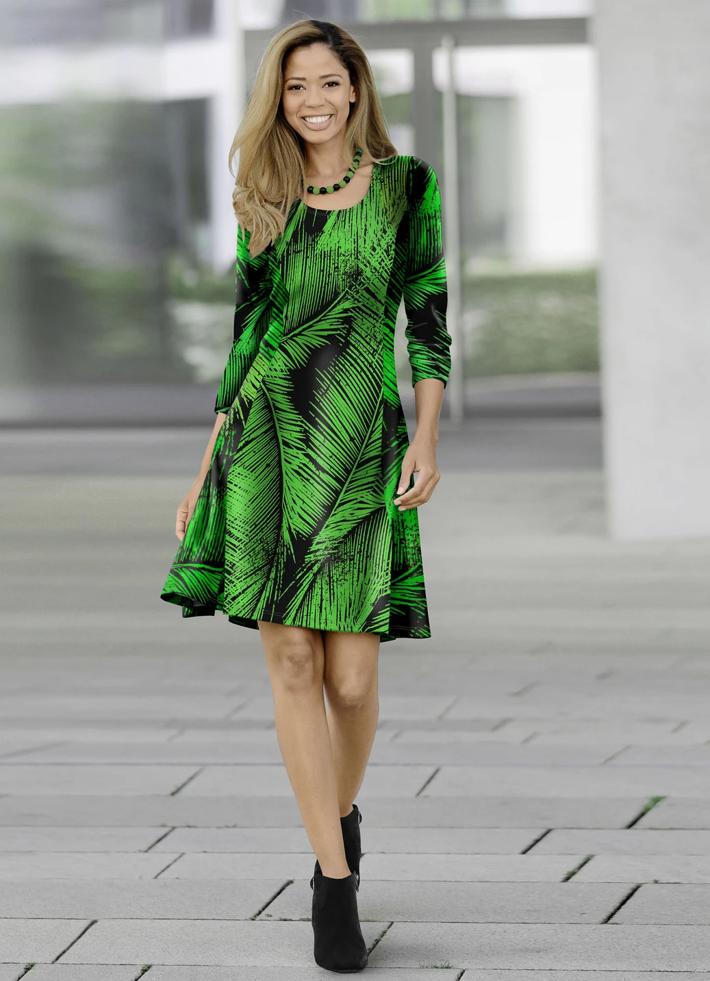 Kleid Mit Palmenblatt-Motiv 3 Kleid Mit Palmenblatt-Motiv
