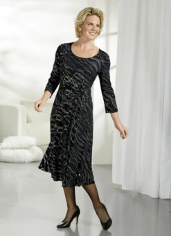 Kleid Mit Raffinierter Knotenoptik