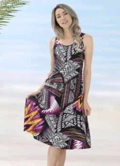 Kleid Mit Zierringen An Den Breiten Trägern